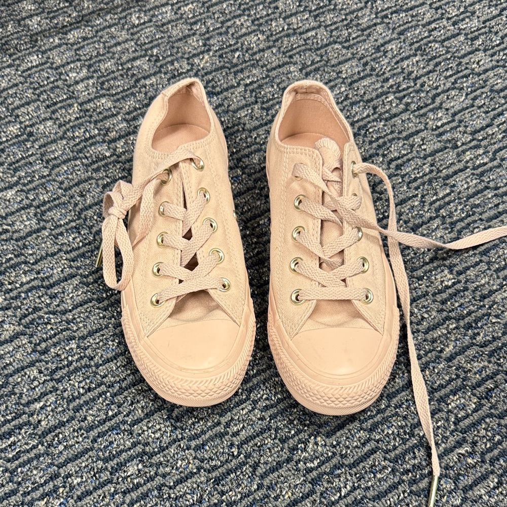 Converse Beige nude Canvas Sneakers size 6